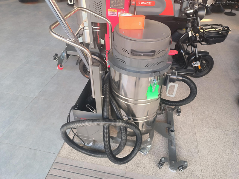 盈達鋰電采購揚子C10工業吸塵器